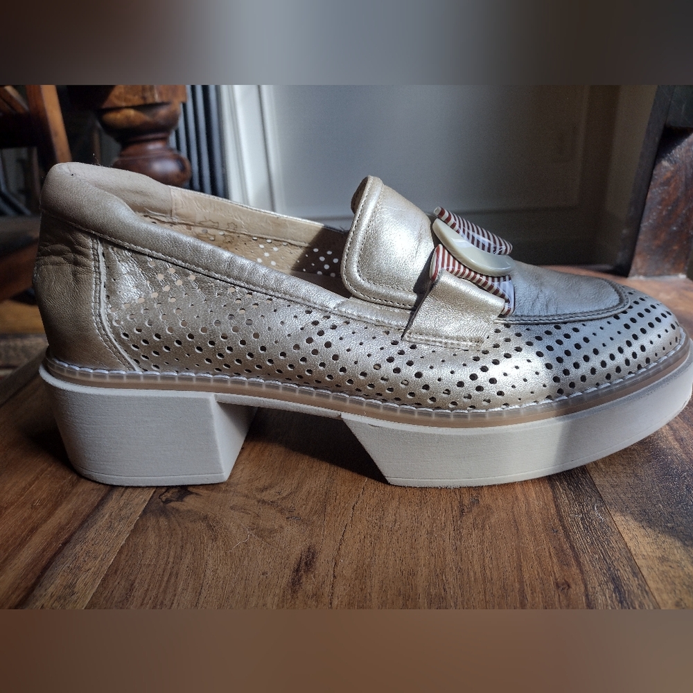 Softwaves Gold Leather Chunky Heel Loafers Size 40 (9.5)